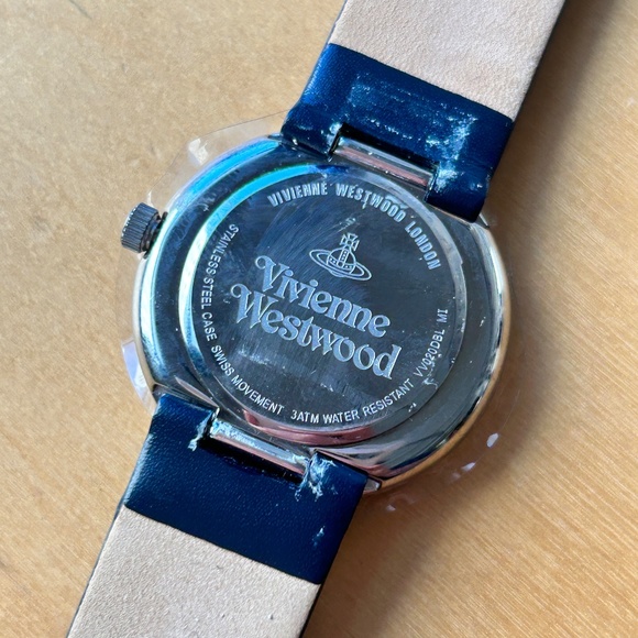 Vivienne Westwood Brand New Vintage Cute minimal Watch w/ Orb and Heart - Picture 4 of 11